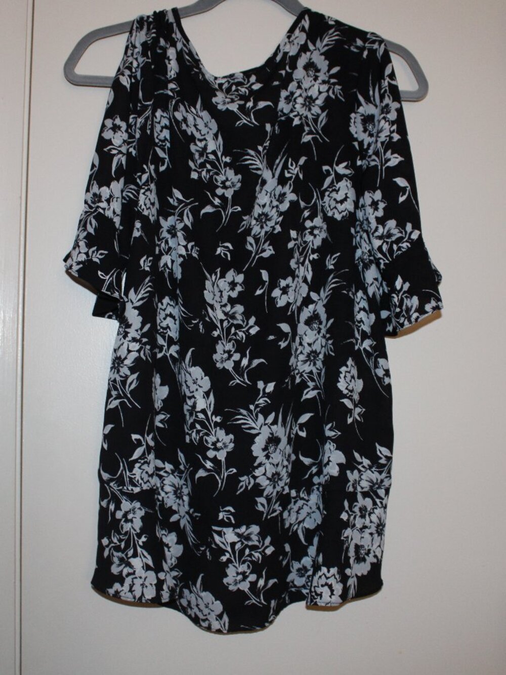 Sion peep shoulder blouse